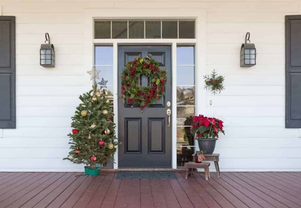 Orenda Home Garden_Christmas Outdoor Decorating Ideas Front Door
