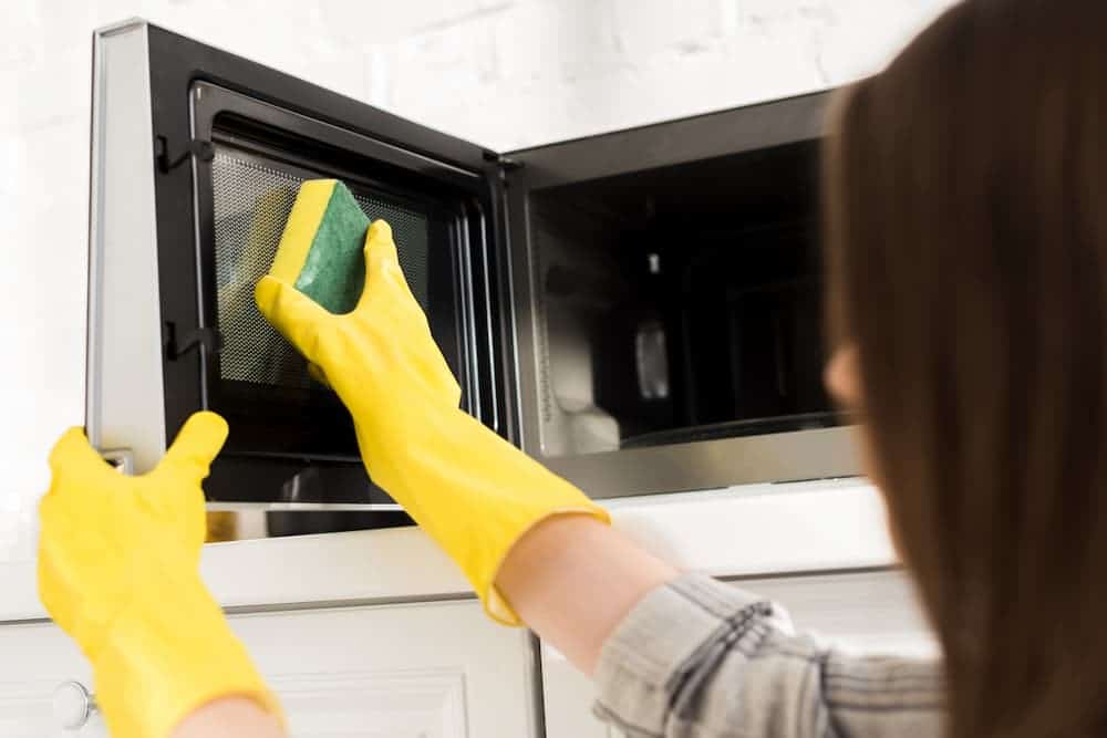Orenda Home Garden_How to Clean Your Microwave Door